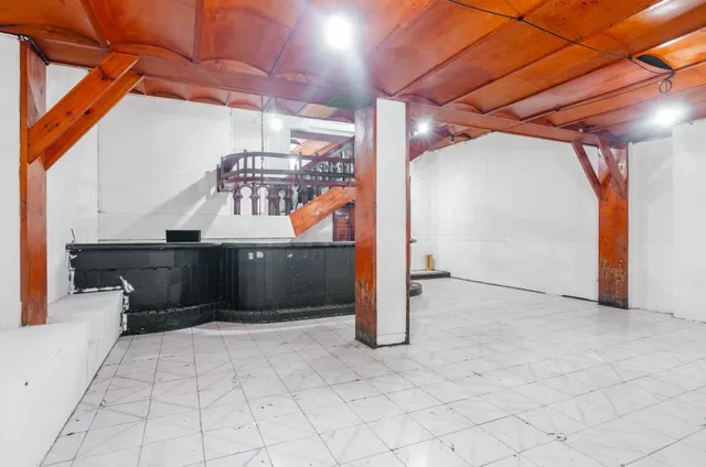 Local comercial en venta – Calle Muñoz Degrain, 3, Oviedo - foto 2