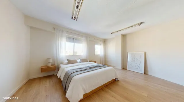 EXCELENTE ZONA, PISO TOTALMENTE EXTERIOR CON LA MEJOR ORIENTACION- ESTE, MUY LUMINOSO, 7º PISO, BUENA FINCA CARAVISTA. — 6
