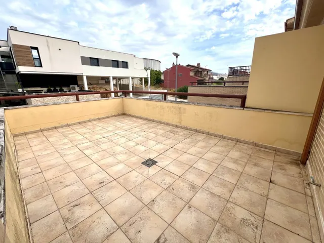 EXCLUSIVA CASA ADOSADA CON ASCENSOR Y PISCINA EN CIUDAD JARDIN — 39