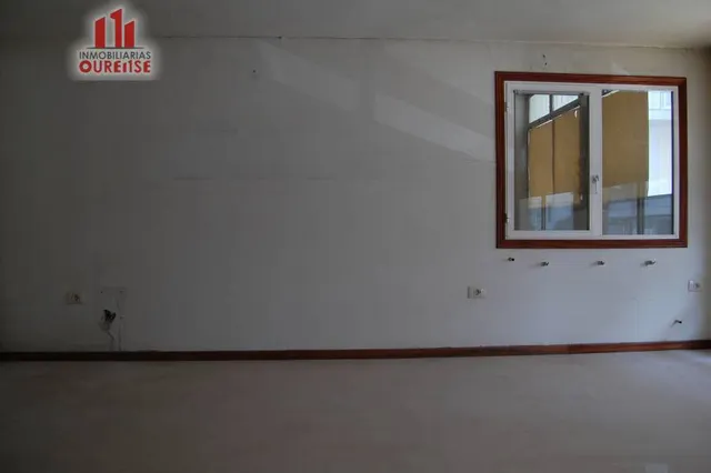 AMPLIO LOCAL COMERCIAL EN EL VEINTIUNO — 20