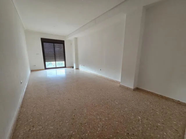 Amplia vivienda de 3 dormitorios con ascensor en Elche — 9