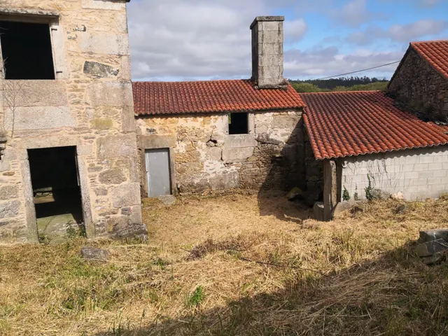 Conjunto de viviendas semirestauradas en Baio — 27