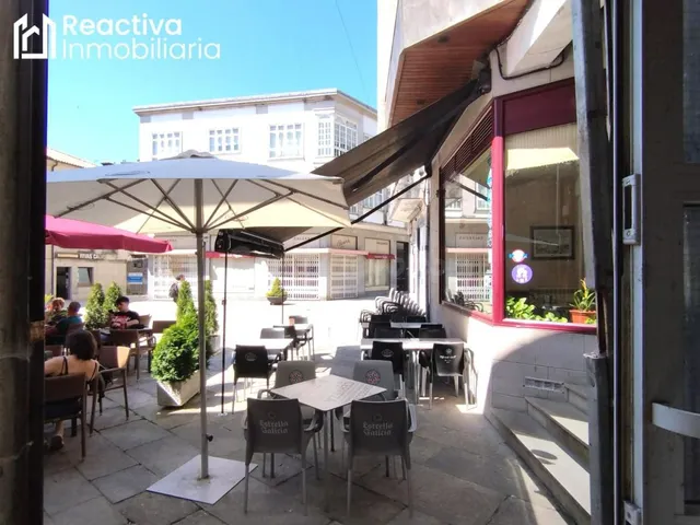 Local céntrico en venta en Padrón - foto 3