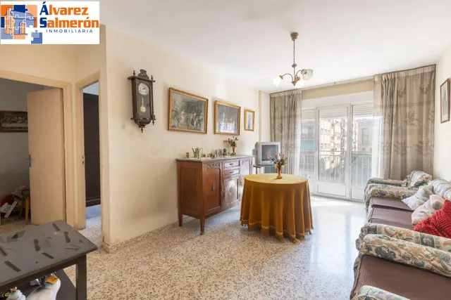 Piso con terraza y gran potencial junto a Camino de Ronda — 4