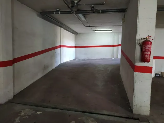 Urbis te ofrece dos estupendas plazas de garaje en venta en zona Garrido Sur, Salamanca. — 2