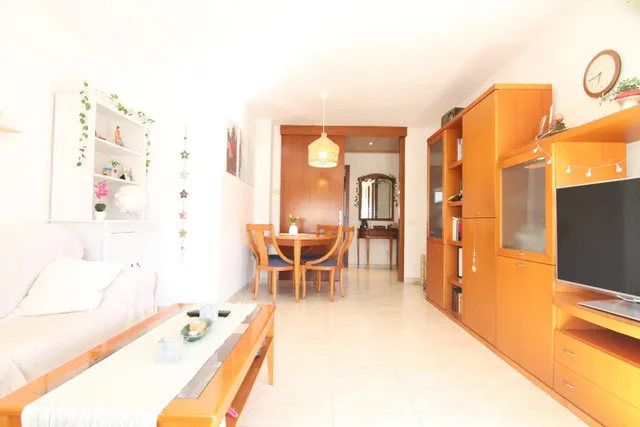 AMPLIO PISO DE 4 habitaciones CON TERRAZA Y PLAZA DE PARKING - foto 3
