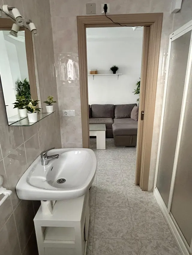 Apartamento con terraza, Alicante, Torrevieja. 2 habitaciones, 63 m2, 650 metros al mar — 24