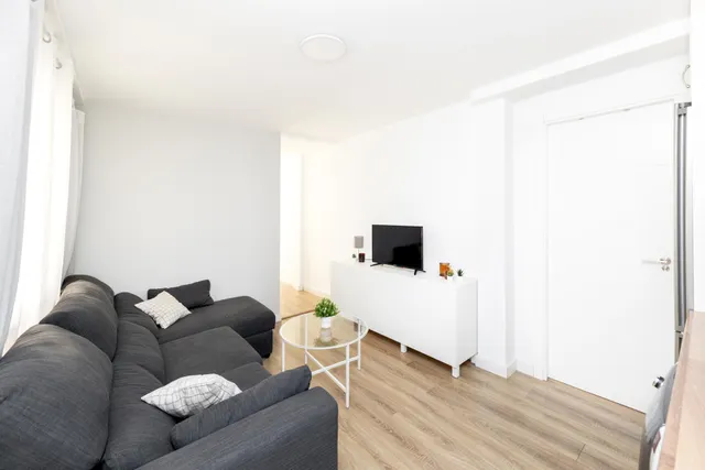 ¡Vive en pleno centro de Granada! Piso de 2 habitaciones con ascensor. — 9