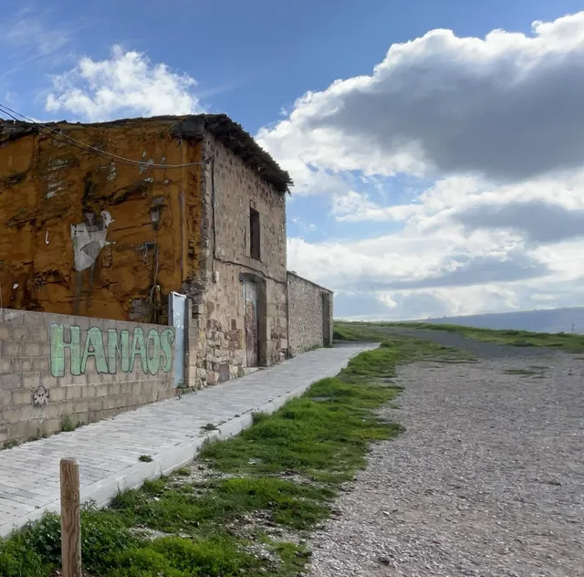 INMOBILIARIA ARBETETA VENDE CASA DE PUEBLO CON TERRENO URBAN - foto 2