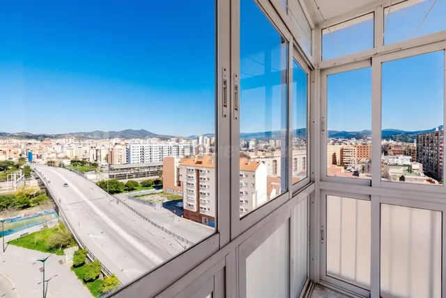 ÁTICO EN 10ª PLANTA CON DOBLE TERRAZA Y VISTAS ABIERTAS — ZO - foto 2