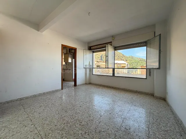 Casa en Cazorla ideal para familias o inversión - foto 4