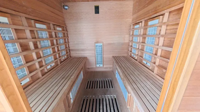 Amplio apartamento de esquina en planta baja con parcela y estudio exterior — 37