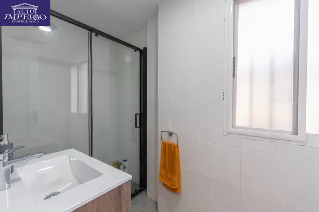 Casa independiente con piscina en La Zubia. — 30