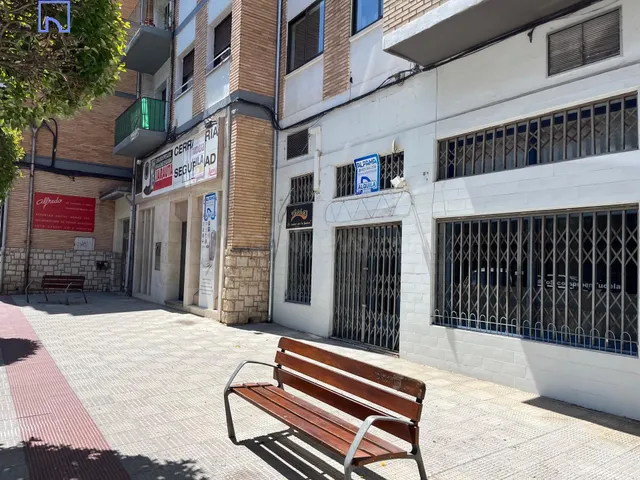Local comercial en Avda Santa Ana / - foto 2