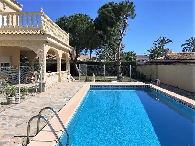 Casa espaciosa con chimenea — 16