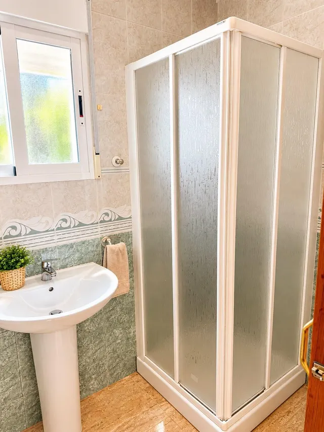 Chalet con piscina privada y parcela — 20