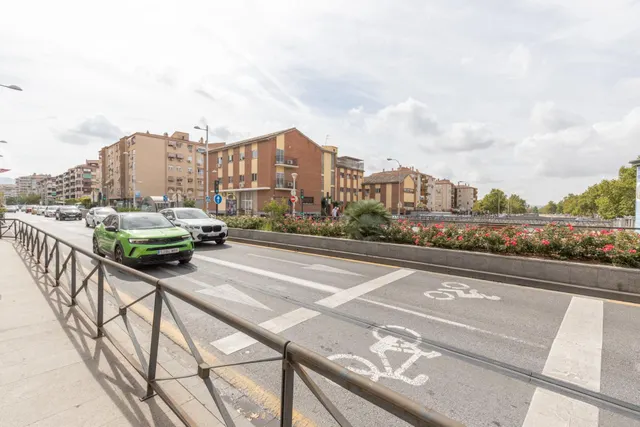 Piso amplio de tres dormitorios en ribera del genil-camino de ronda — 27