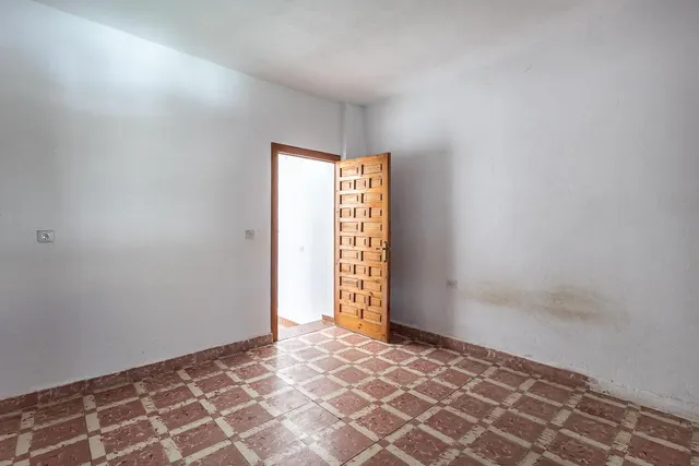 Cortijo con casa de 117 m2 y terreno de 2.312 m2 en Santa Fe — 10