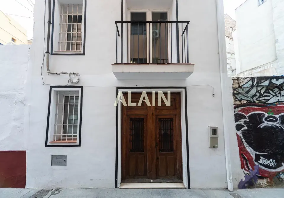 Casa completa en barrio del carmen - Valencia.