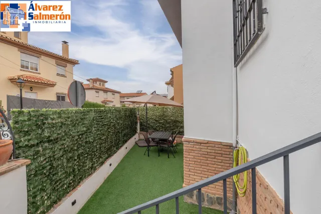 Encantadora Casa Reformada en Ogijares con Vistas y Espacios para Disfrutar — 35