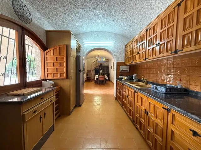 FINCA EXCLUSIVA CON GRAN POTENCIAL EN ELDA — 28