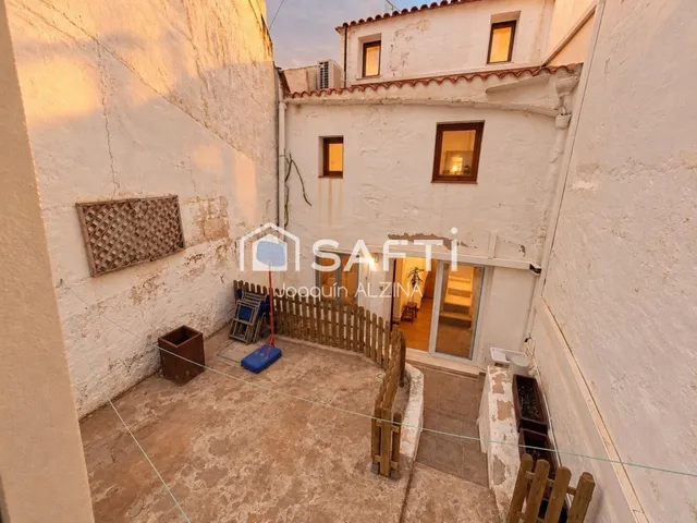 Casa céntrica con patio y 6 habitaciones en Mahón. — 34