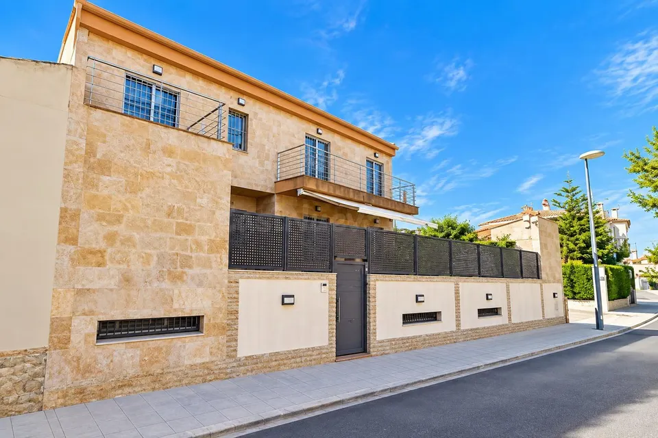Espectacular chalet con piscina en orihuela centro