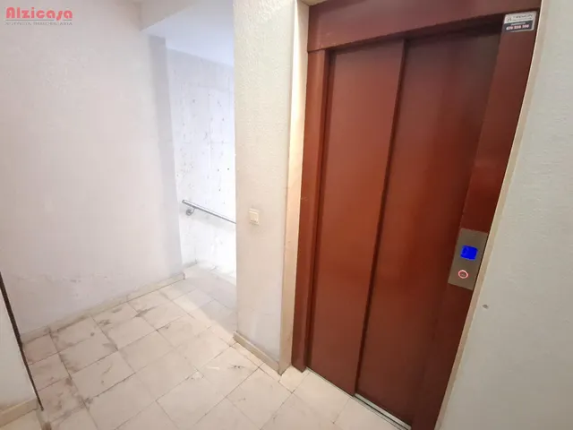 ÁTICO EN VENTA EN LA ZONA DE SANTS PATRONS   Junto al IES Rei en Jaume I — 17