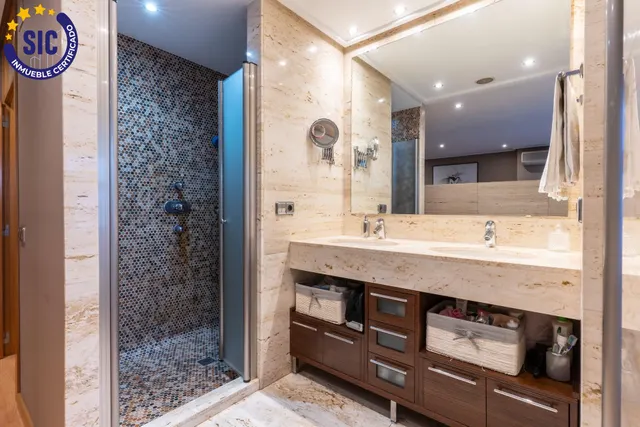 Exclusiva casa en calle Alacuás: espacio, diseño y máximo confort — 34