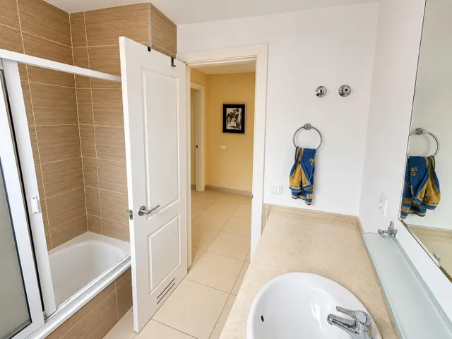Piso de 3 dormitorios con garaje y ascensor en Marpequeña, Telde — 15