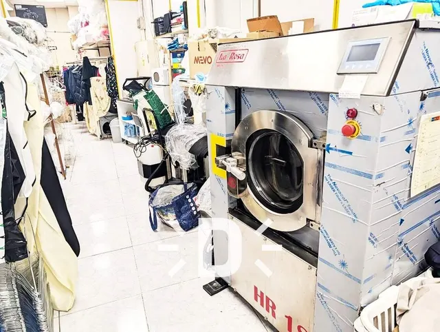 Traspaso de Tintorería Industrial en Torrent | Equipamiento Completo y Bajo Alquiler — 11