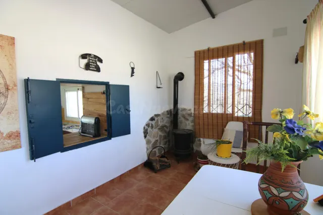PARCELA RURAL CON CASA, ALMACEN Y ALBERCA. - foto 4