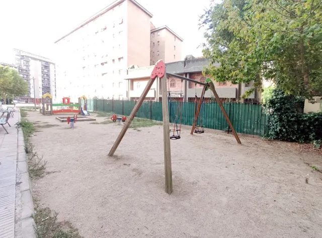 ? Amplio piso de 3 dormitorios con parking — 42