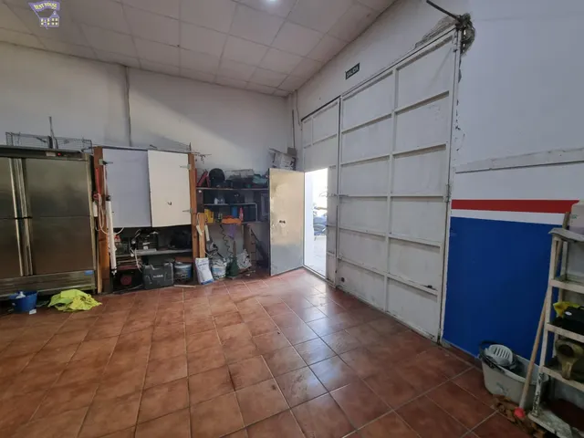 SE VENDE LOCAL COMERCIAL EN ZONA FUENTE DEL RÍO — 7
