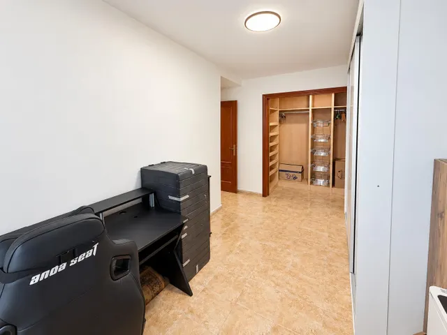 Piso a dos alturas de 3 dormitorios con terraza y azotea a 5 minutos de Triana — 24