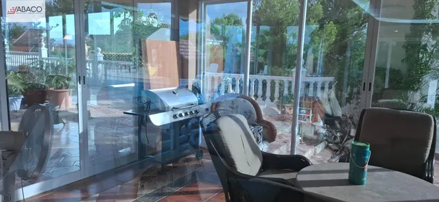 Elegante chalet con maravilloso jardín y vistas privilegiadas. — 18