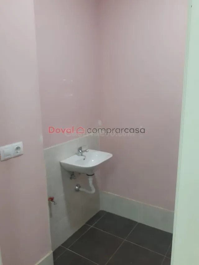 ALQUILER BAJO ACONDICIONADO CON GRAN ESCAPARATE — 10