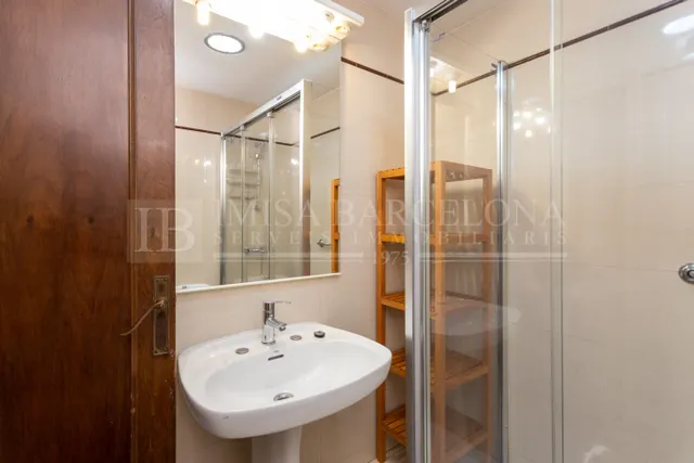 PISO CON MUCHAS POSIBILIDADES EN PLAZA CATALANA — 15