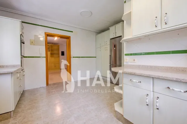 Casa en una planta con pabellón de invitados, piscina y garaje – Parcela 1.180 m2 — 30