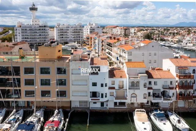 Empuriabrava | Propiedad premium con amarre de 14x4,5, ascen - foto 5