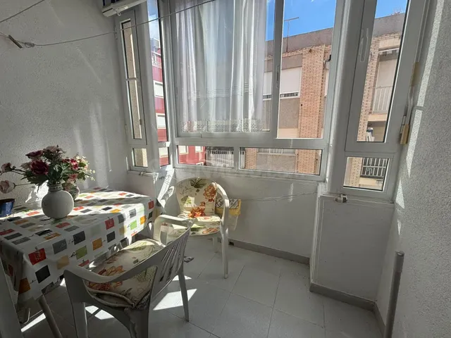 GRAN APARTAMENTO EN TORREVIEJA: 1 HAB, 1 BAÑO - foto 2
