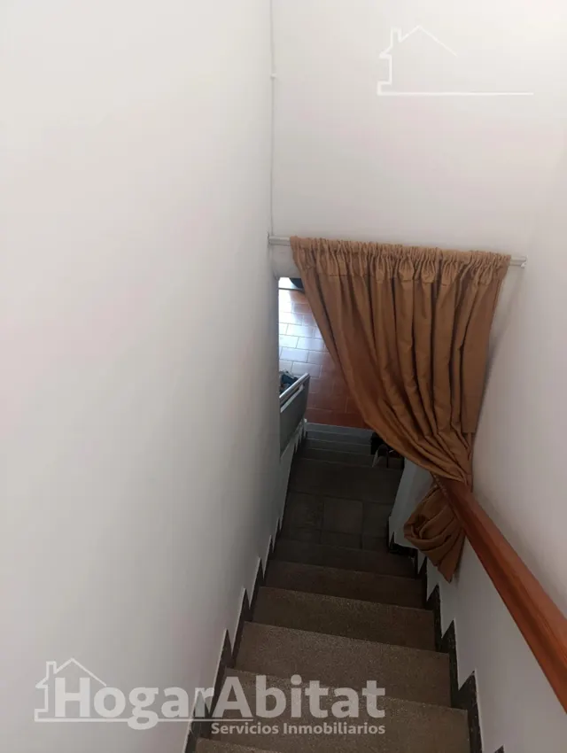 ACOGEDORA CASA CON 4 DORMITORIOS Y VISTAS AL CASTILLO — 25