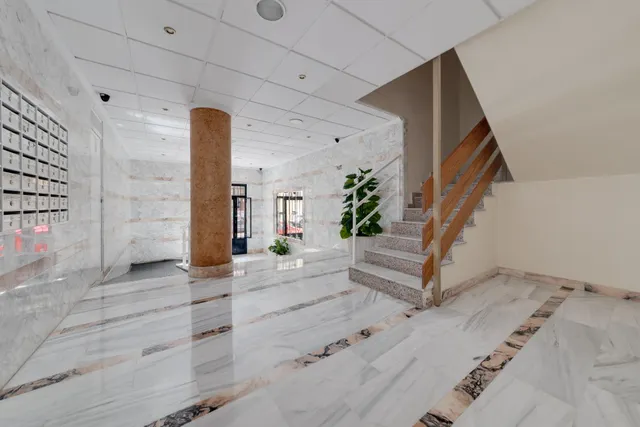 Encantador Apartamento de 2 dormitorios y 1 baño con piscina comunitaria — 31