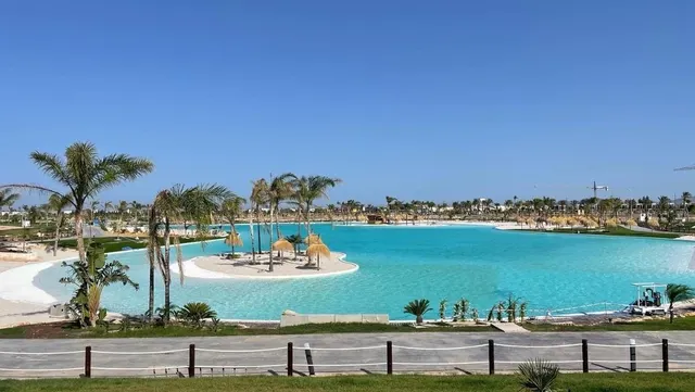 Villa de lujo en primera línea del lago en el complejo Santa Rosalia Lake and Life Resort, en la Región de Murcia — 20