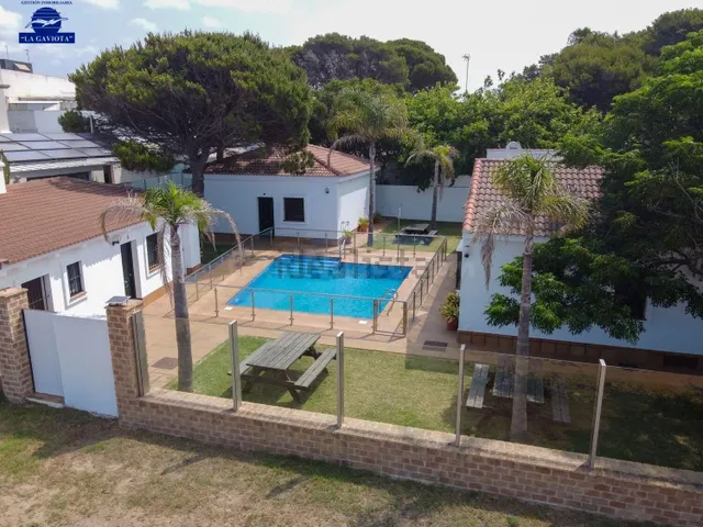 CHALET CONVERTIDO EN APARTAMENTOS - foto 3