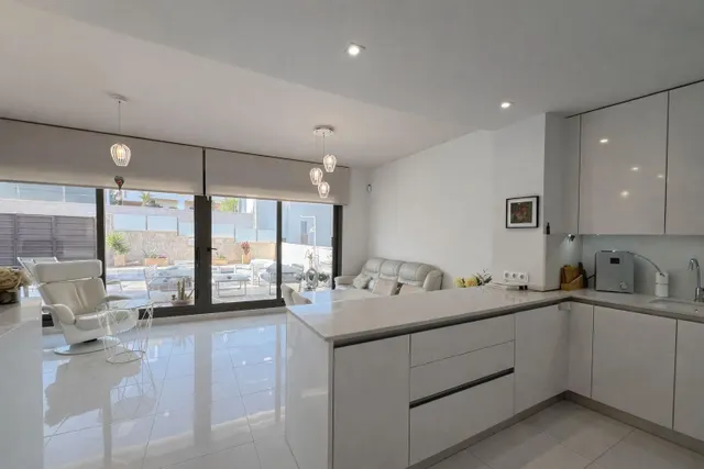 Descubre tu Villa de Lujo en Villamartín, Orihuela Costa ✨ — 12