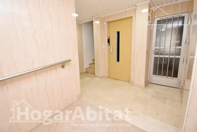 Vistas al mar en primera línea y terraza en este luminoso apartamento exterior en la playa del Mareny Blau — 37