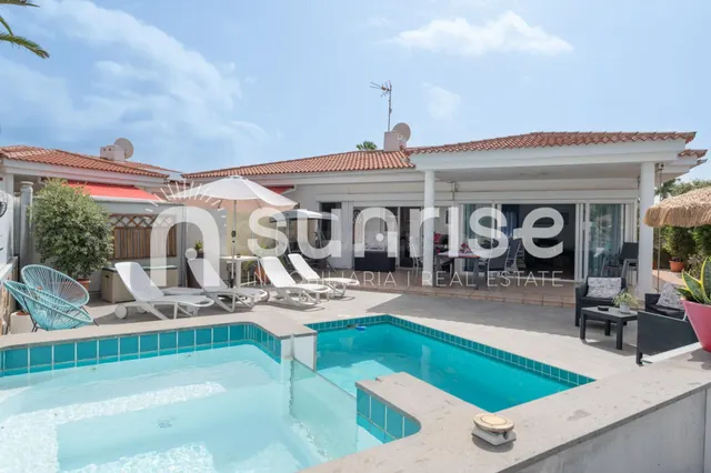 Casa con piscina privada en el Campo de Golf