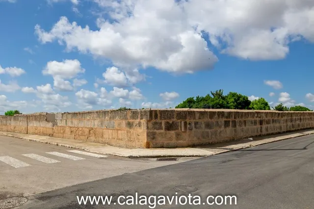 Oportunidad única en Ses Salines – Tres solares en esquina, 