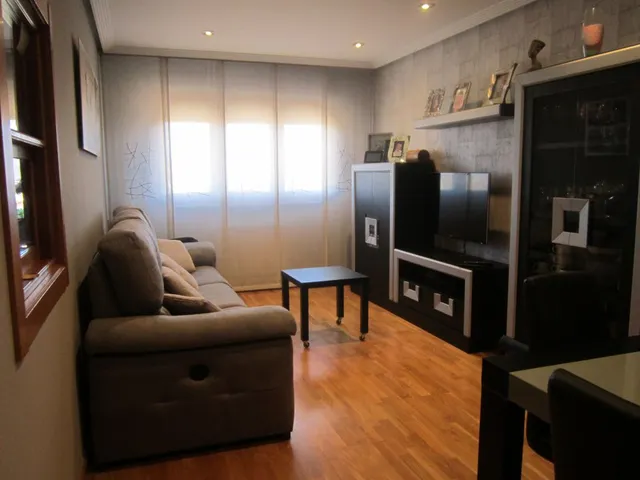 APARTAMENTO, 80 M2, SALÓN, COCINA, 2 HAB., 2 BAÑOS, TRASTERO, 2 P.GARAJE. MUCHAS MEJORAS. EXTERIOR. — 30